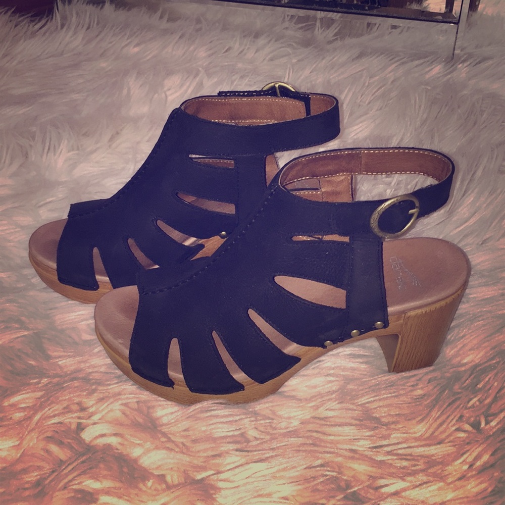 Like New Dansko Demetra Milled Nubuck Black Sz 39